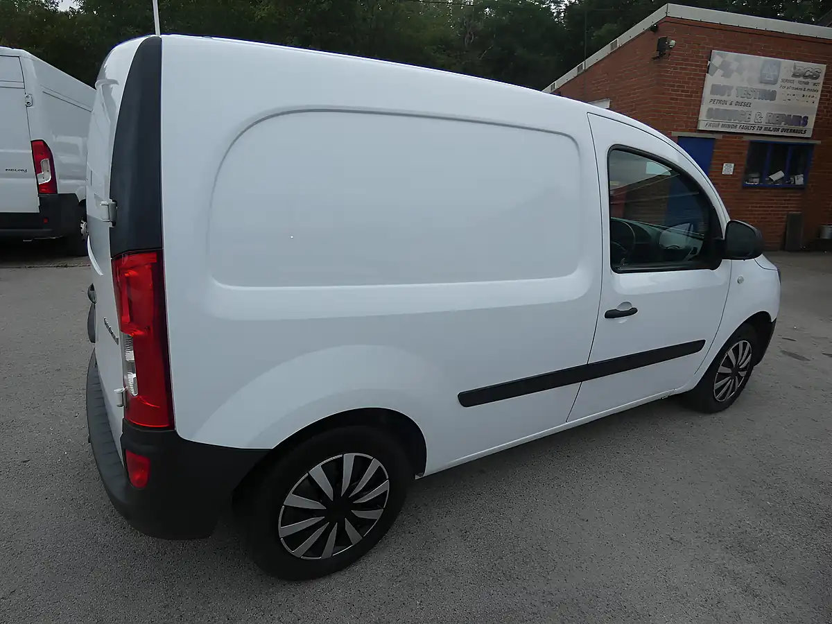 Used 2019 Mercedes-Benz Citan L2 Alpine White - Interior and Exterior details 14