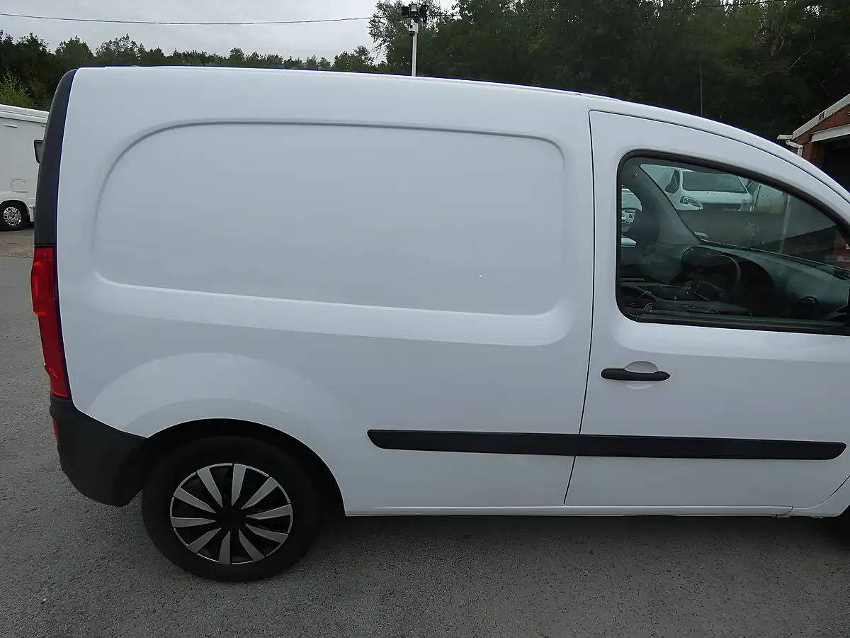 Used 2019 Mercedes-Benz Citan L2 Alpine White - Interior and Exterior details 15