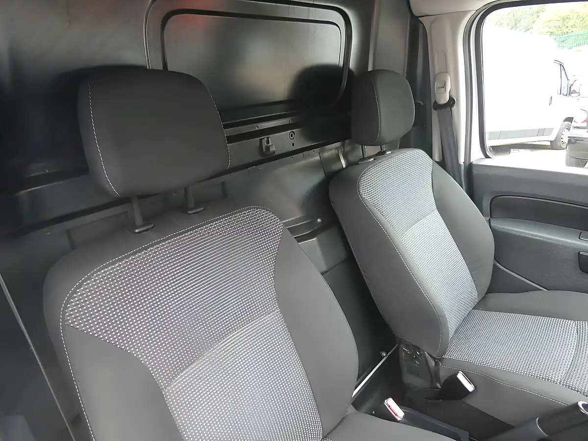 Used 2019 Mercedes-Benz Citan L2 Alpine White - Interior and Exterior details 16