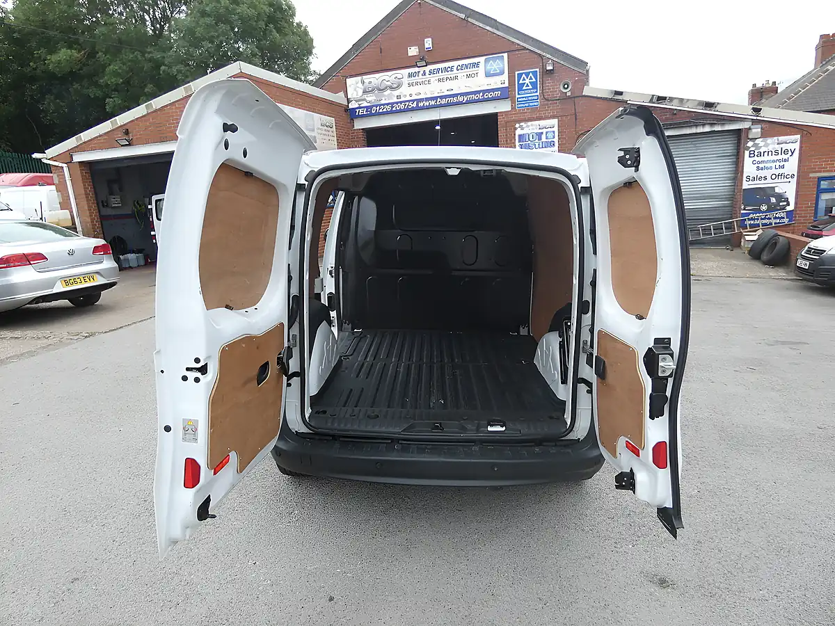 Used 2019 Mercedes-Benz Citan L2 Alpine White - Interior and Exterior details 20