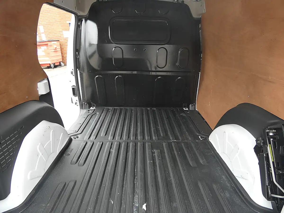 Used 2019 Mercedes-Benz Citan L2 Alpine White - Interior and Exterior details 3