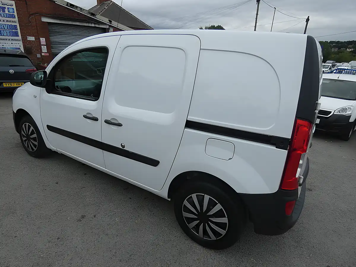Used 2019 Mercedes-Benz Citan L2 Alpine White - Interior and Exterior details 5