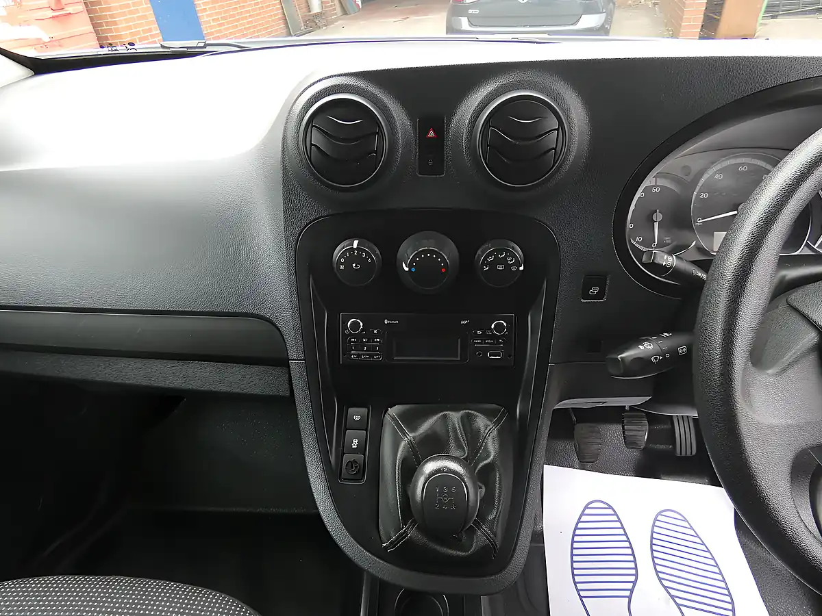 Used 2019 Mercedes-Benz Citan L2 Alpine White - Interior and Exterior details 8