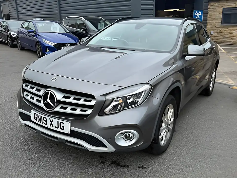 Used 2019 Mercedes-Benz Gla Se Executive Grey - Interior and Exterior details 3