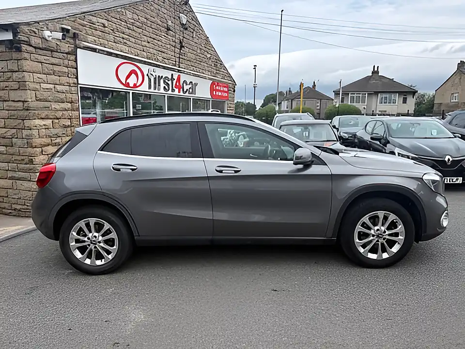 Used 2019 Mercedes-Benz Gla Se Executive Grey - Interior and Exterior details 6
