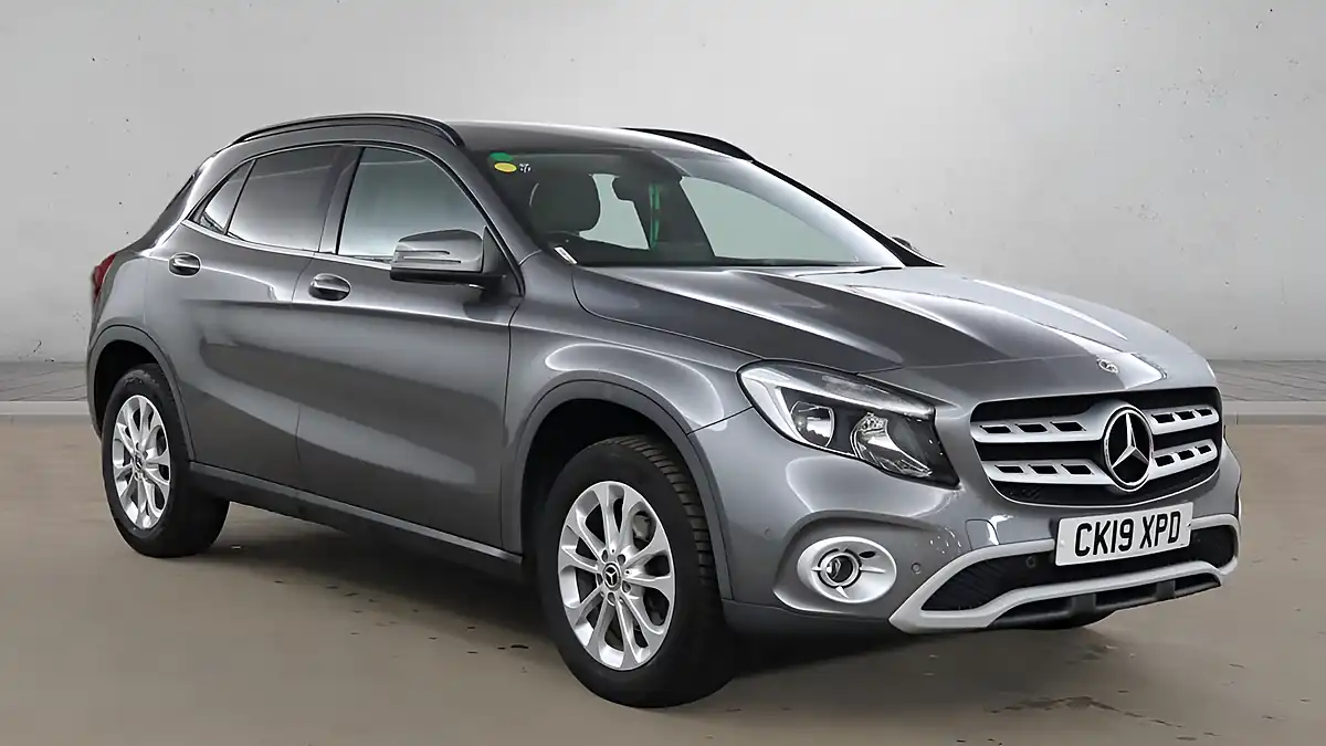 Used 2019 Mercedes-Benz Gla Se (executive) Grey - Front View