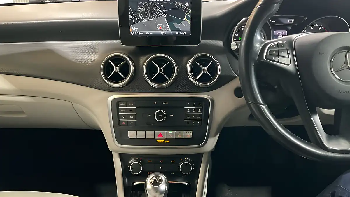 Used 2019 Mercedes-Benz Gla Se (executive) Grey - Interior and Exterior details 10
