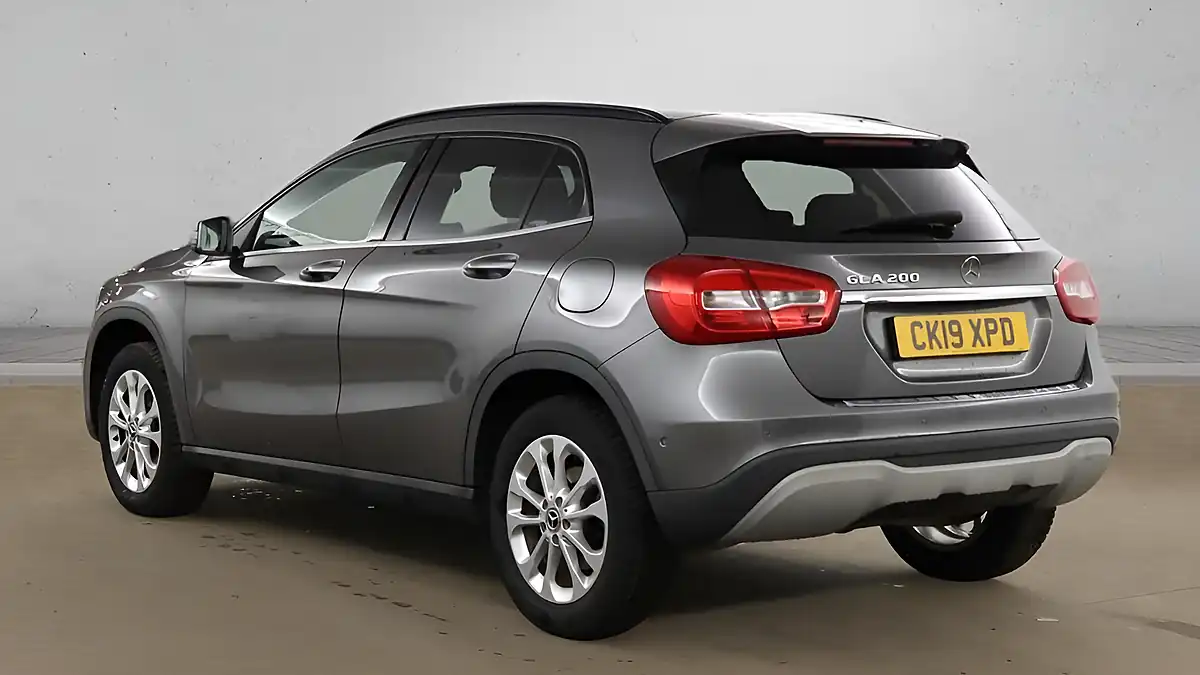 Used 2019 Mercedes-Benz Gla Se (executive) Grey - Interior and Exterior details 3
