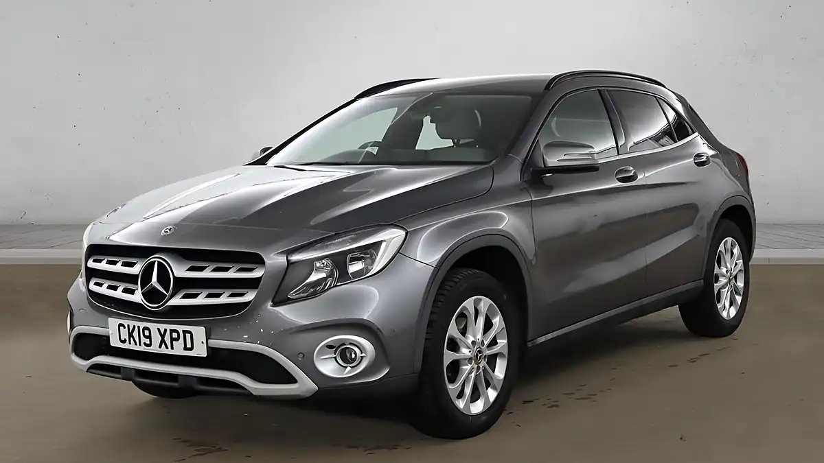 Used 2019 Mercedes-Benz Gla Se (executive) Grey - Interior and Exterior details 4