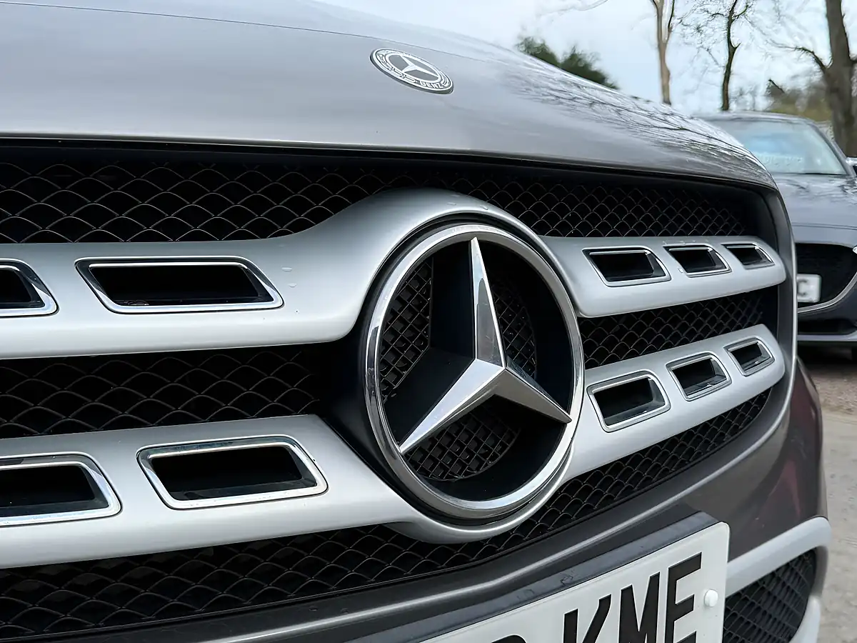 Used 2019 Mercedes-Benz Gla Se Mountain Grey - Interior and Exterior details 10