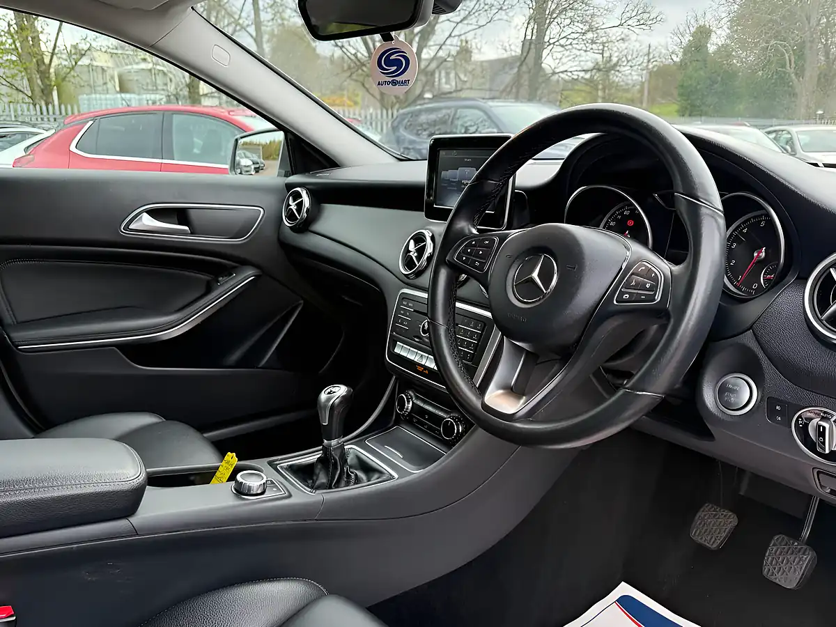 Used 2019 Mercedes-Benz Gla Se Mountain Grey - Interior and Exterior details 16