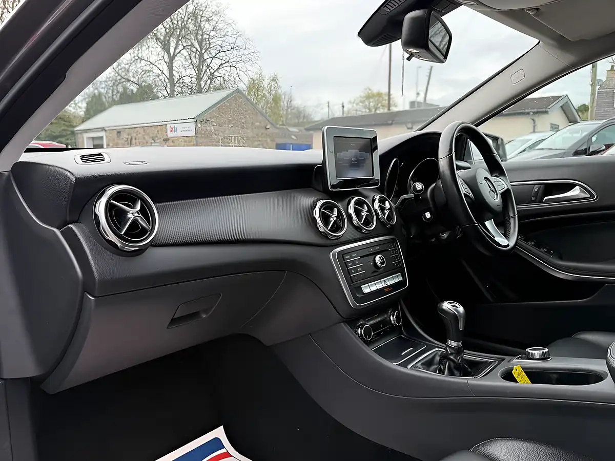 Used 2019 Mercedes-Benz Gla Se Mountain Grey - Interior and Exterior details 17