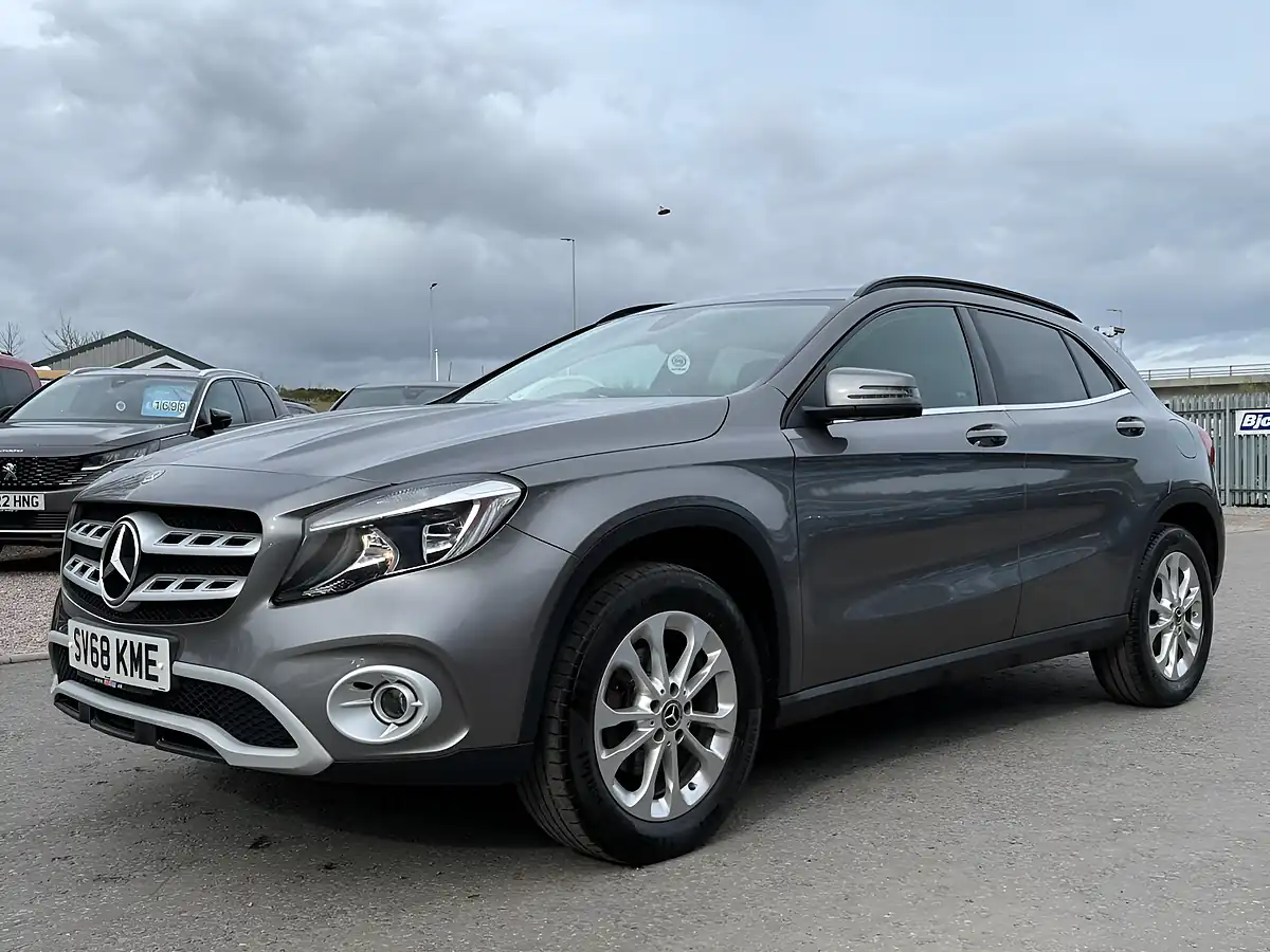 Used 2019 Mercedes-Benz Gla Se Mountain Grey - Interior and Exterior details 3