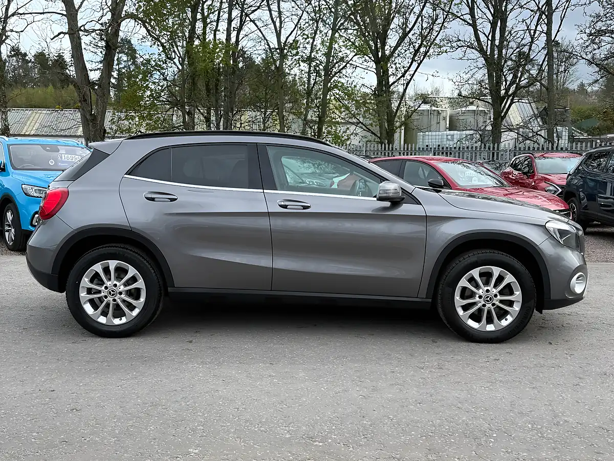 Used 2019 Mercedes-Benz Gla Se Mountain Grey - Interior and Exterior details 4