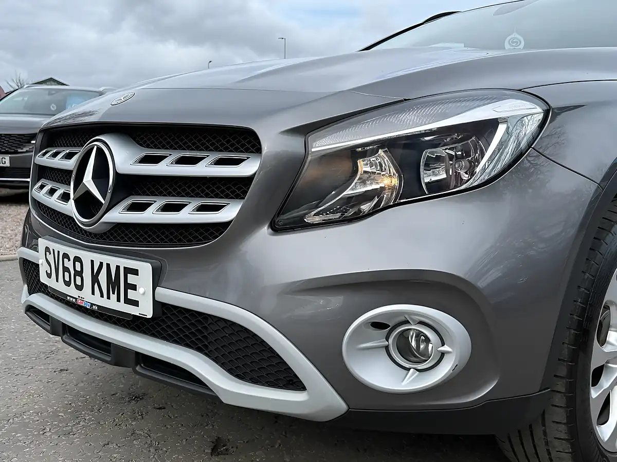 Used 2019 Mercedes-Benz Gla Se Mountain Grey - Interior and Exterior details 9