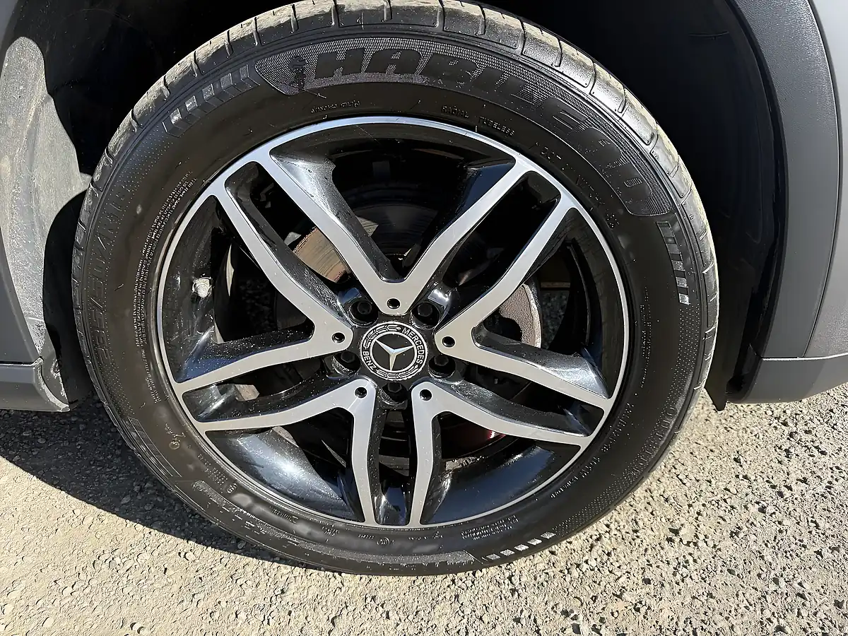 Used 2019 Mercedes-Benz Gla Urban Edition Grey - Interior and Exterior details 9