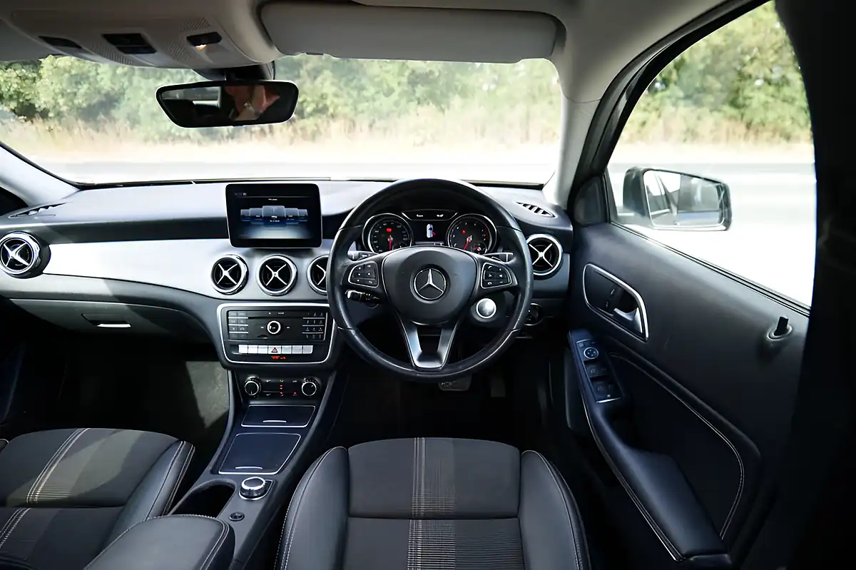 Used 2019 Mercedes-Benz Gla Urban Edition Grey - Interior and Exterior details 9