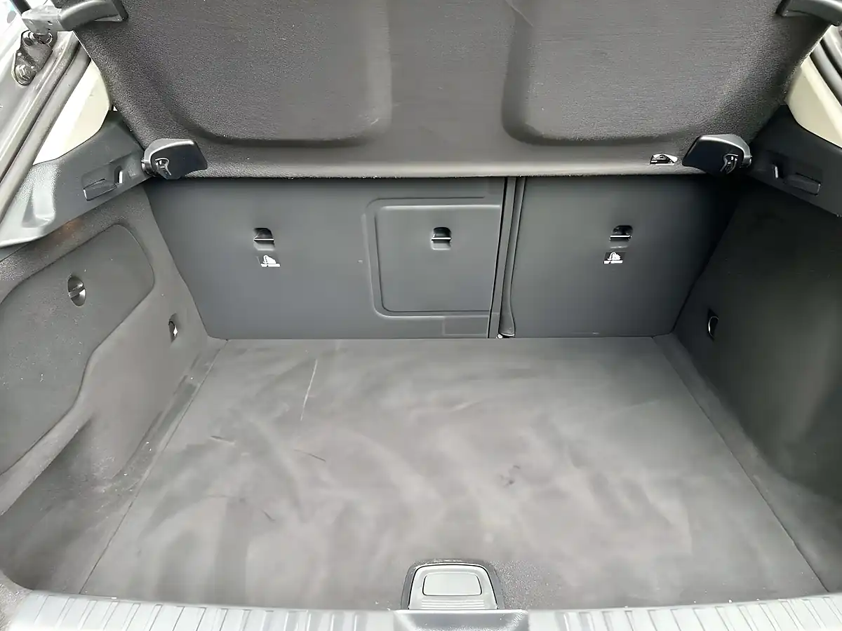 Used 2019 Mercedes-Benz Gla Urban Edition Grey - Interior and Exterior details 20