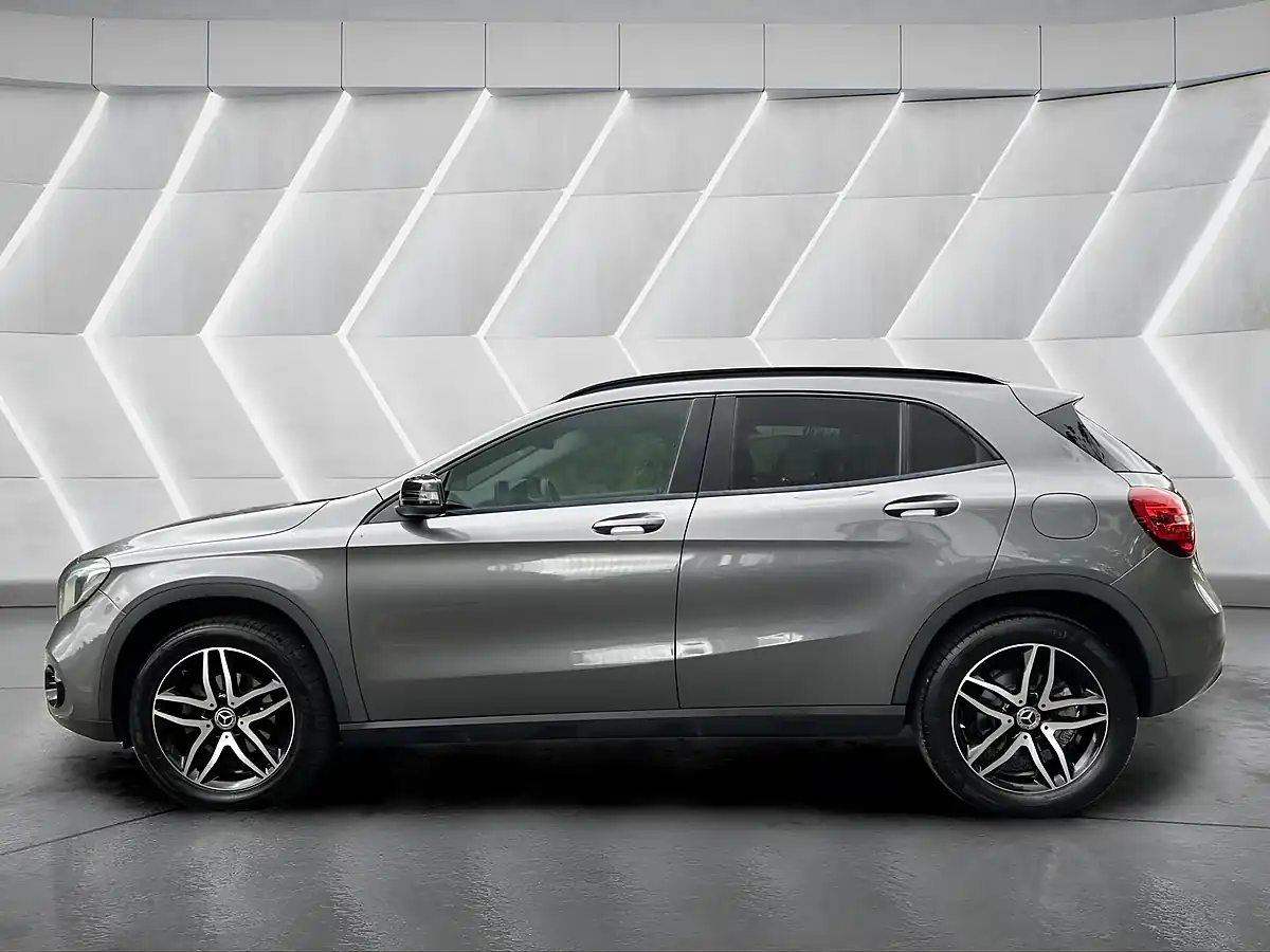 Used 2019 Mercedes-Benz Gla Urban Edition Grey - Interior and Exterior details 8