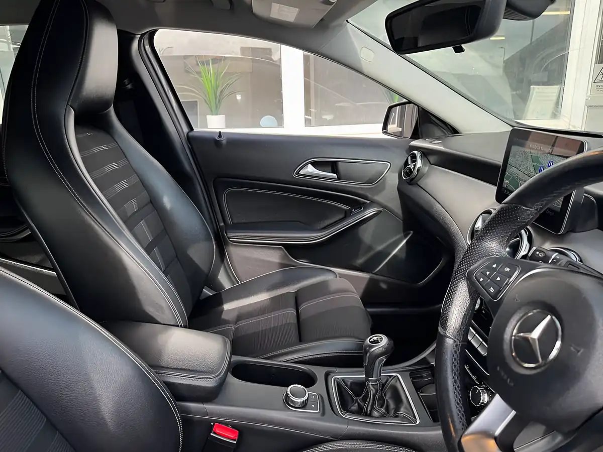 Used 2019 Mercedes-Benz Gla Urban Edition Grey - Interior and Exterior details 12