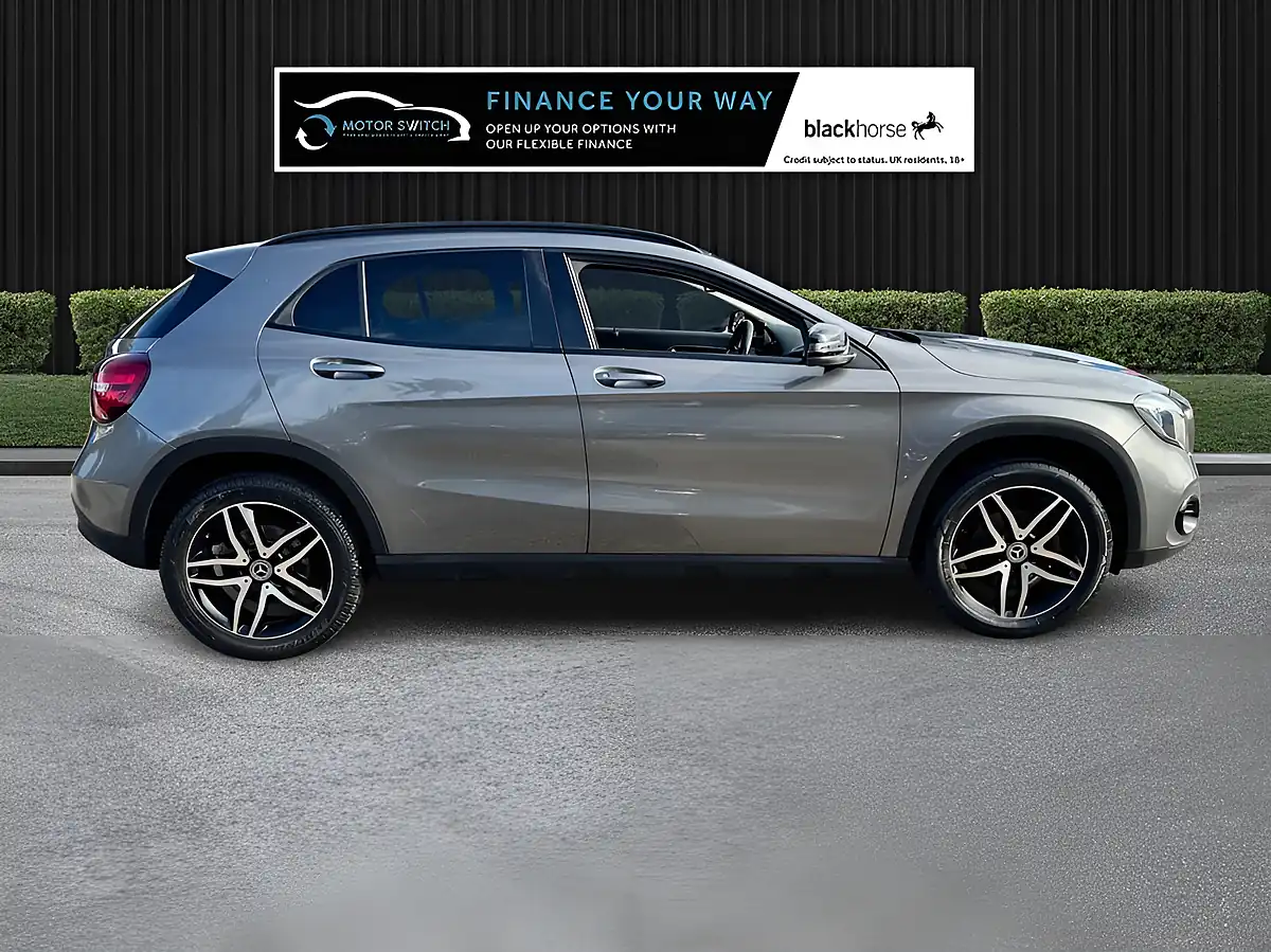 Used 2019 Mercedes-Benz Gla Urban Edition Grey - Interior and Exterior details 4