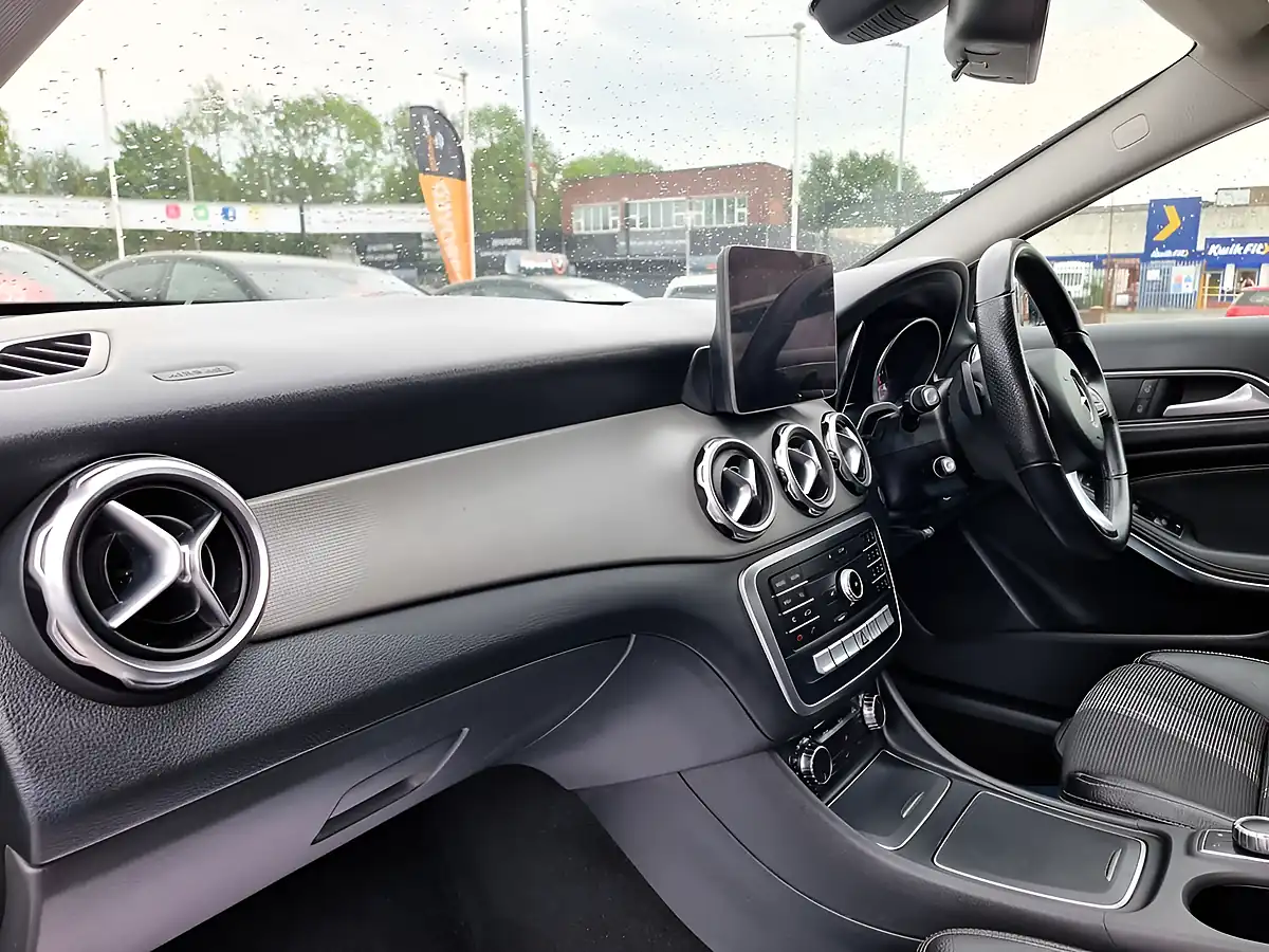 Used 2019 Mercedes-Benz Gla Urban Edition Grey - Interior and Exterior details 18