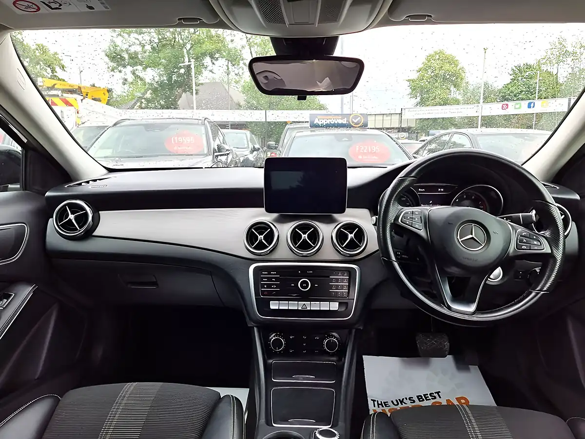 Used 2019 Mercedes-Benz Gla Urban Edition Grey - Interior and Exterior details 4