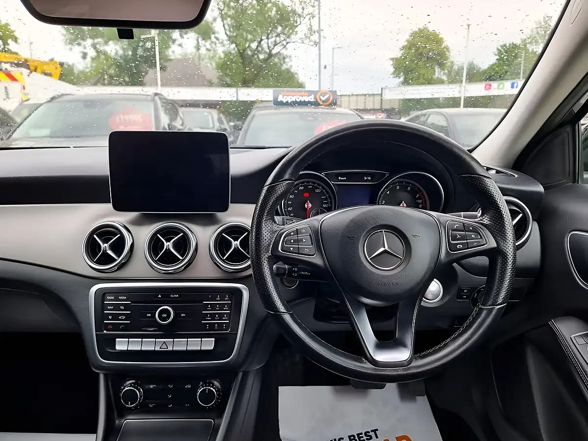 Used 2019 Mercedes-Benz Gla Urban Edition Grey - Interior and Exterior details 9
