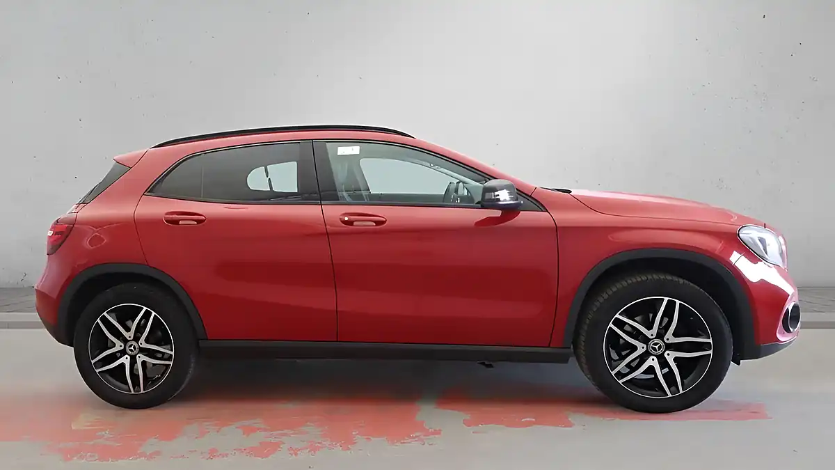 Used 2019 Mercedes-Benz Gla Urban Edition Jupiter Red - Interior and Exterior details 5