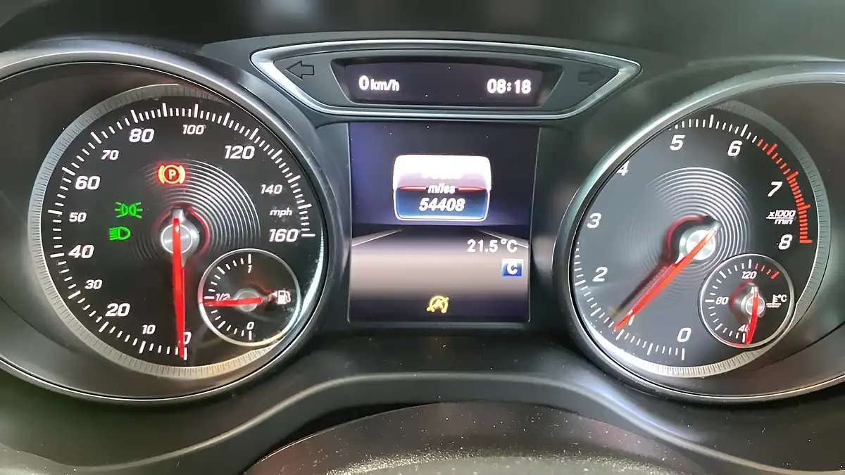 Used 2019 Mercedes-Benz Gla Urban Edition Jupiter Red - Interior and Exterior details 9