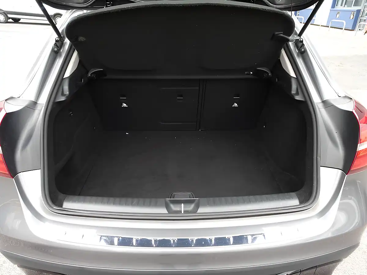 Used 2019 Mercedes-Benz Gla Urban Edition Mountain Grey - Interior and Exterior details 12