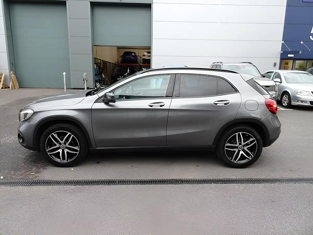 Used 2019 Mercedes-Benz Gla Urban Edition Mountain Grey - Interior and Exterior details 16