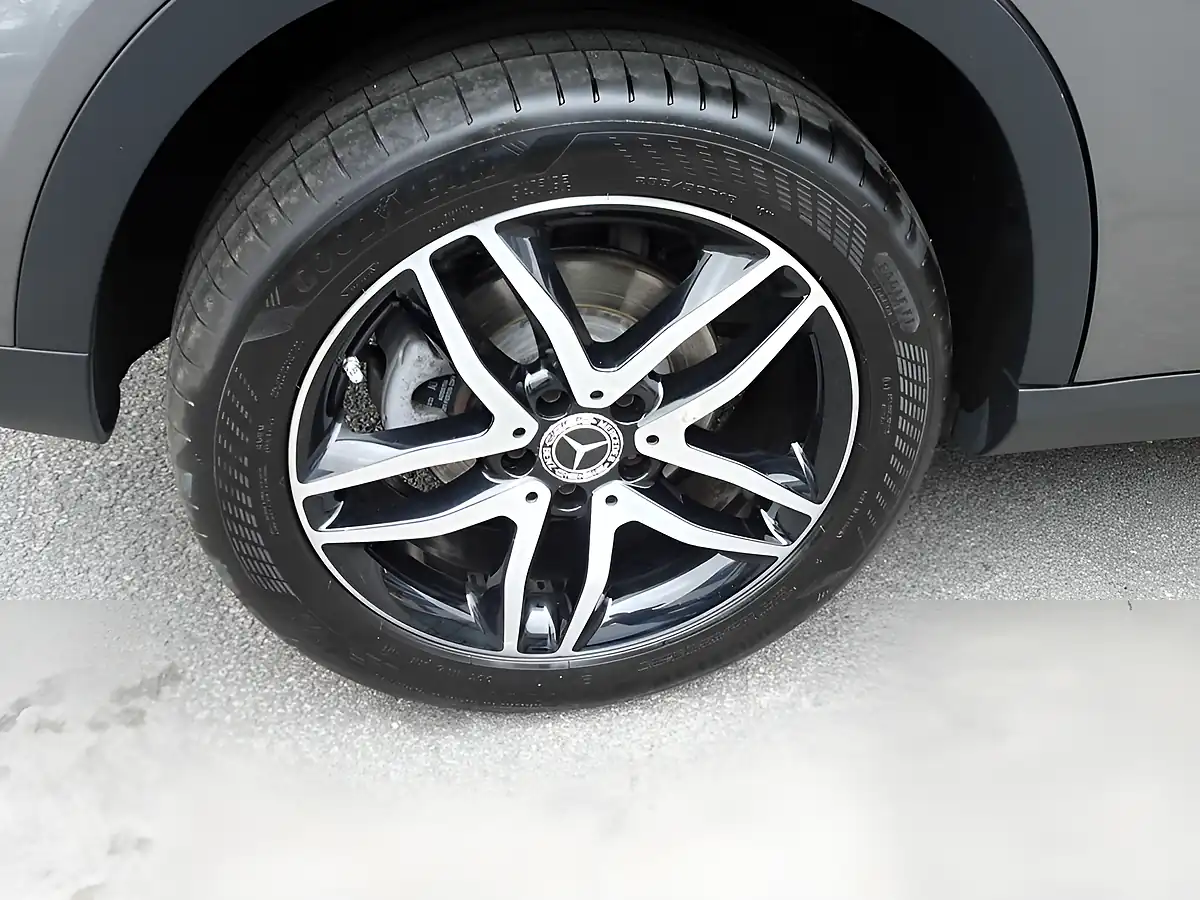 Used 2019 Mercedes-Benz Gla Urban Edition Mountain Grey - Interior and Exterior details 19