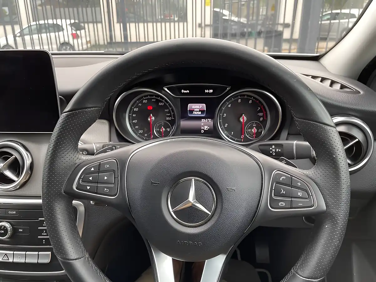 Used 2019 Mercedes-Benz Gla Urban Edition Silver - Interior and Exterior details 16
