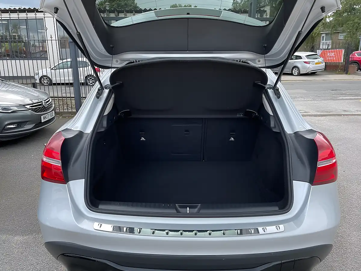 Used 2019 Mercedes-Benz Gla Urban Edition Silver - Interior and Exterior details 18