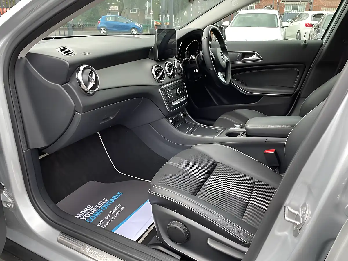 Used 2019 Mercedes-Benz Gla Urban Edition Silver - Interior and Exterior details 3