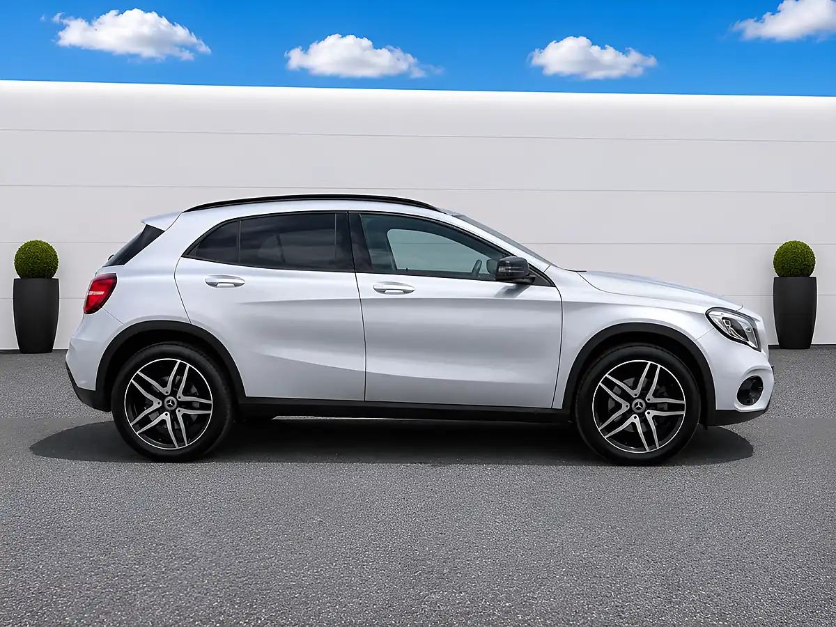 Used 2019 Mercedes-Benz Gla Urban Edition Silver - Interior and Exterior details 6