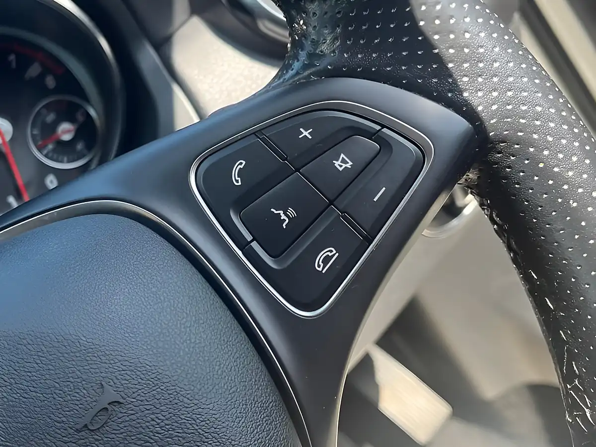 Used 2019 Mercedes-Benz Gla Urban Edition White - Interior and Exterior details 15
