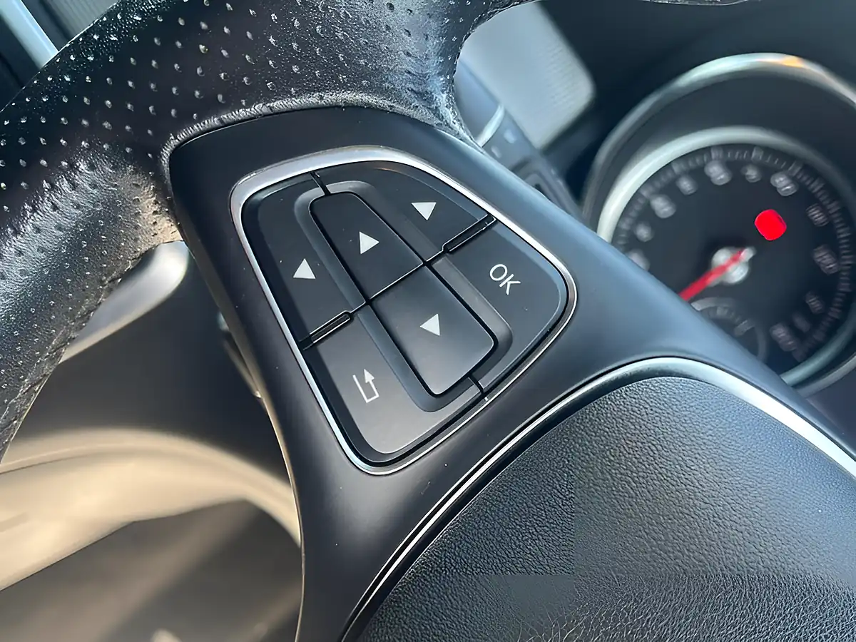 Used 2019 Mercedes-Benz Gla Urban Edition White - Interior and Exterior details 17