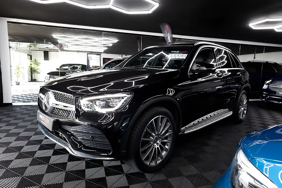 Used 2019 Mercedes-Benz Glc AMG Line (premium) Black - Interior and Exterior details 4