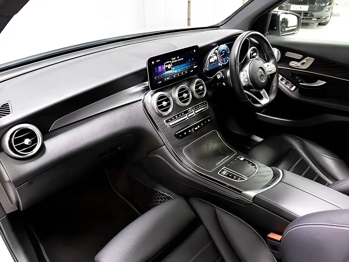 Used 2019 Mercedes-Benz Glc AMG Line Premium Plus Iridium Silver - Interior and Exterior details 7