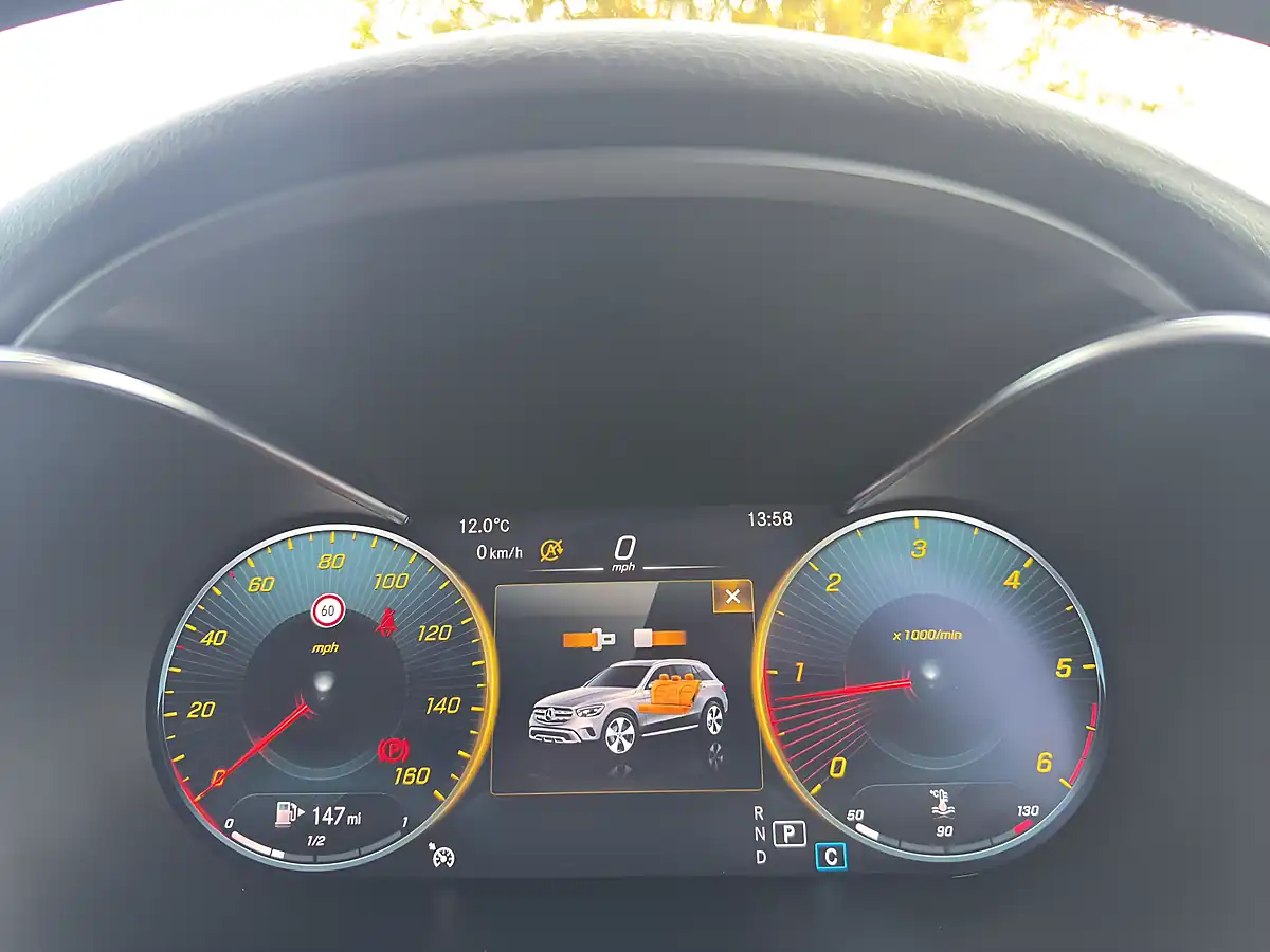 Used 2019 Mercedes-Benz Glc AMG Line Premium Plus White - Interior and Exterior details 5