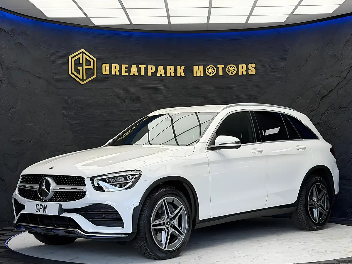 Used 2019 Mercedes-Benz Glc AMG Line White - Front View