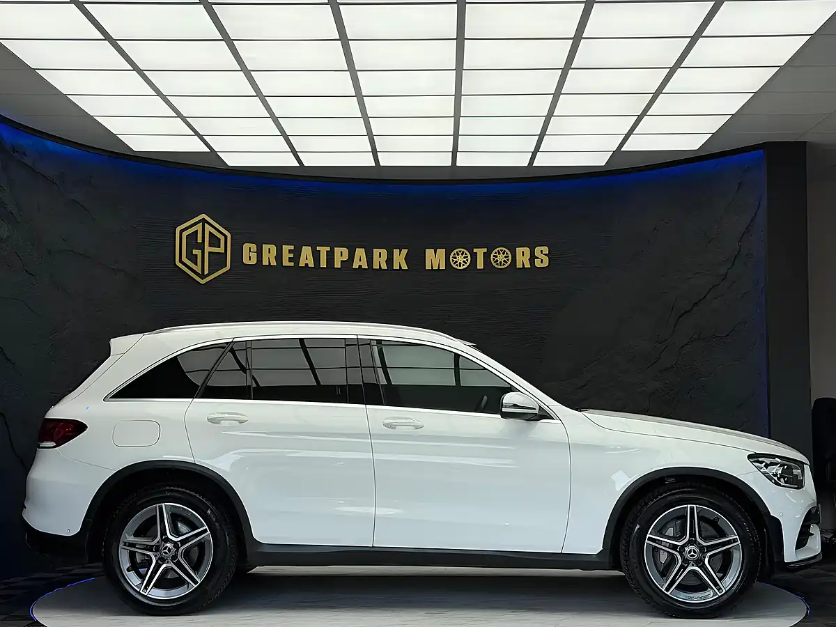 Used 2019 Mercedes-Benz Glc AMG Line White - Interior and Exterior details 4