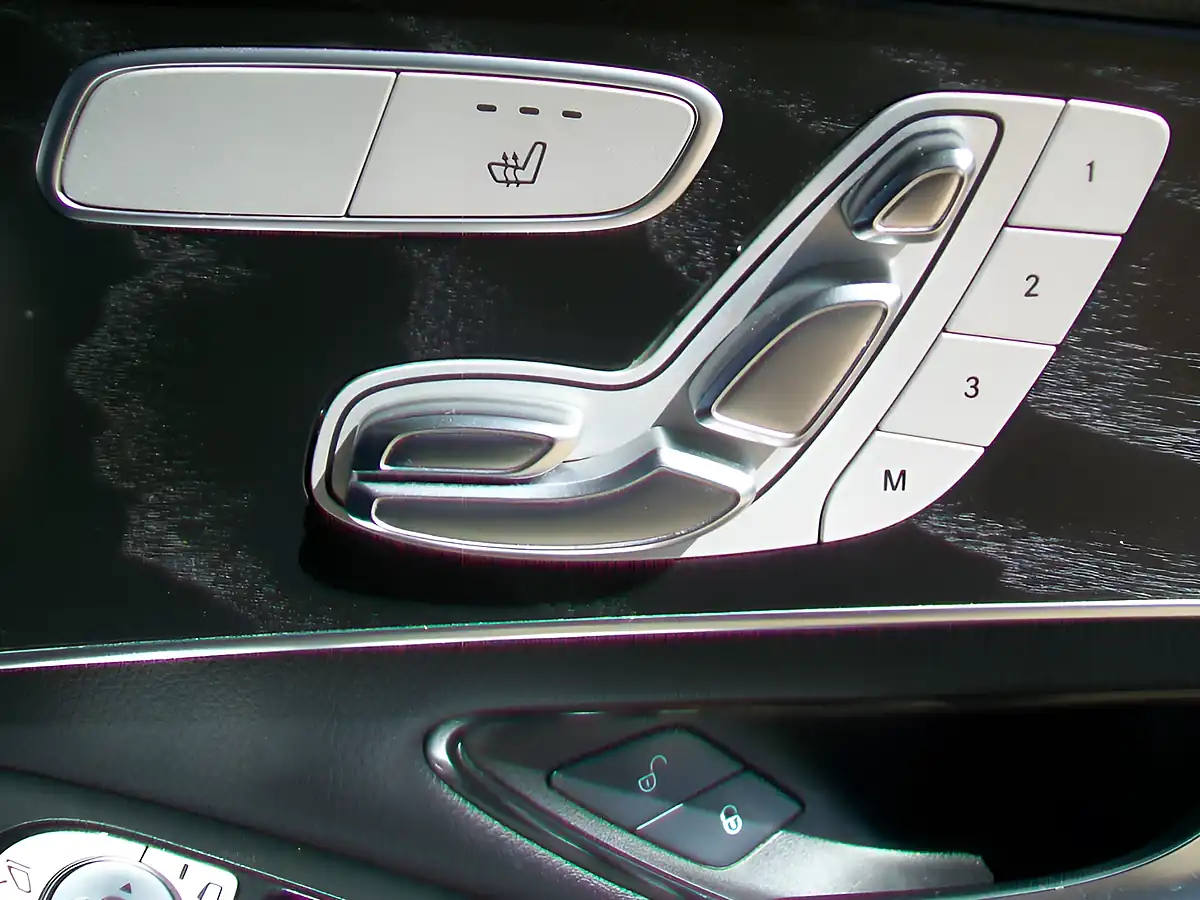 Used 2019 Mercedes-Benz Glc-Class Sport Premium Blue - Interior and Exterior details 10