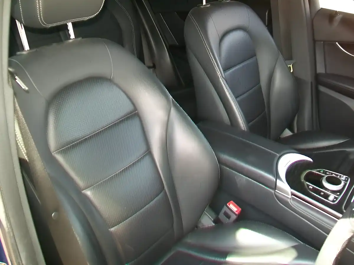 Used 2019 Mercedes-Benz Glc-Class Sport Premium Blue - Interior and Exterior details 6