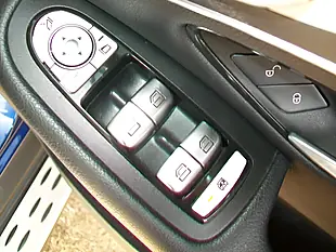 Used 2019 Mercedes-Benz Glc-Class Sport Premium Blue - Interior and Exterior details 9
