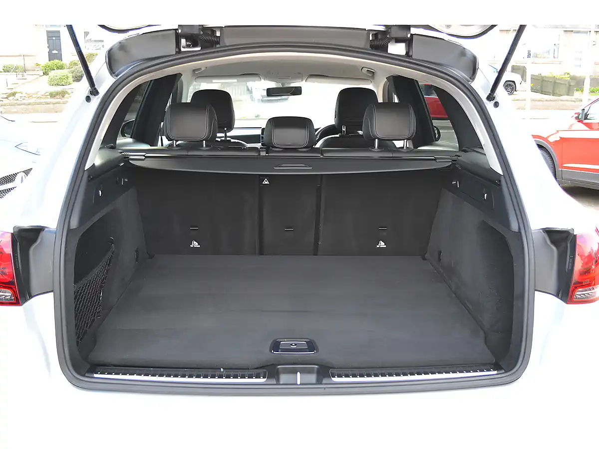 Used 2019 Mercedes-Benz Glc Sport Iridium Silver - Interior and Exterior details 17