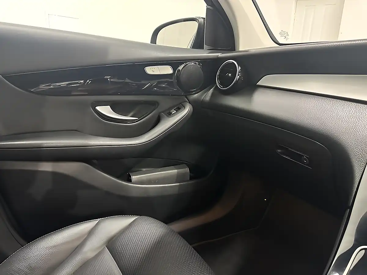 Used 2019 Mercedes-Benz Glc Urban Edition Black - Interior and Exterior details 13
