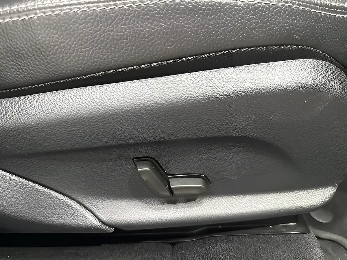 Used 2019 Mercedes-Benz Glc Urban Edition Black - Interior and Exterior details 17